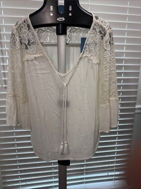 New York & Company Ivory Lace-Sleeve V-Neck Peasant Blouse